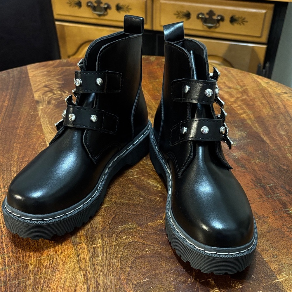 NWOT Women's Goth Bat Buckle Combat Boots - Picture 2 of 9